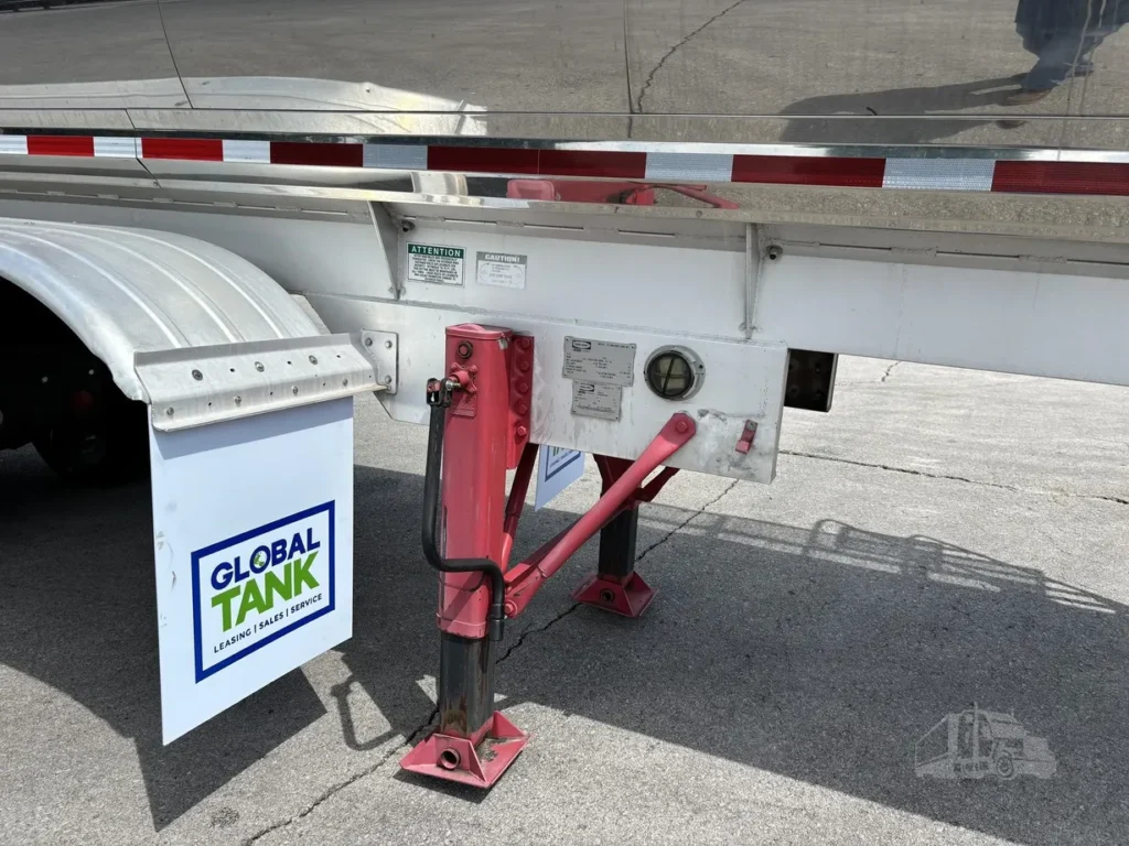 2005 Walker 5200 Gal