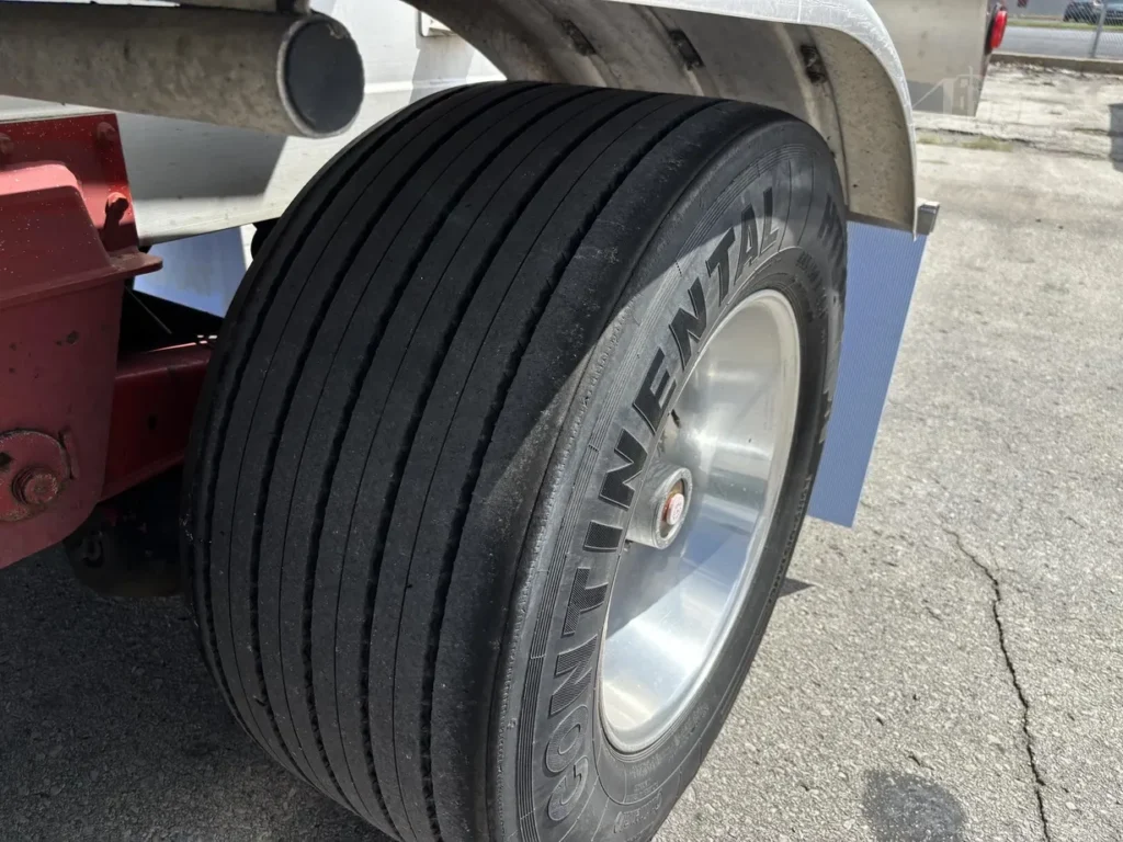 2005 Walker 5200 Gal
