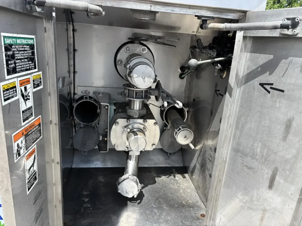 2005 Walker 5200 Gal