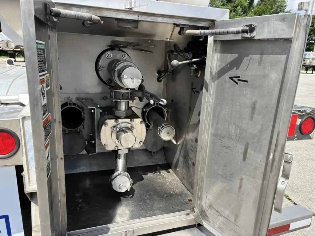 2005 Walker 5200 Gal