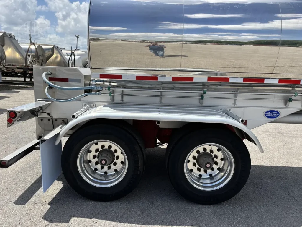2005 Walker 5200 Gal