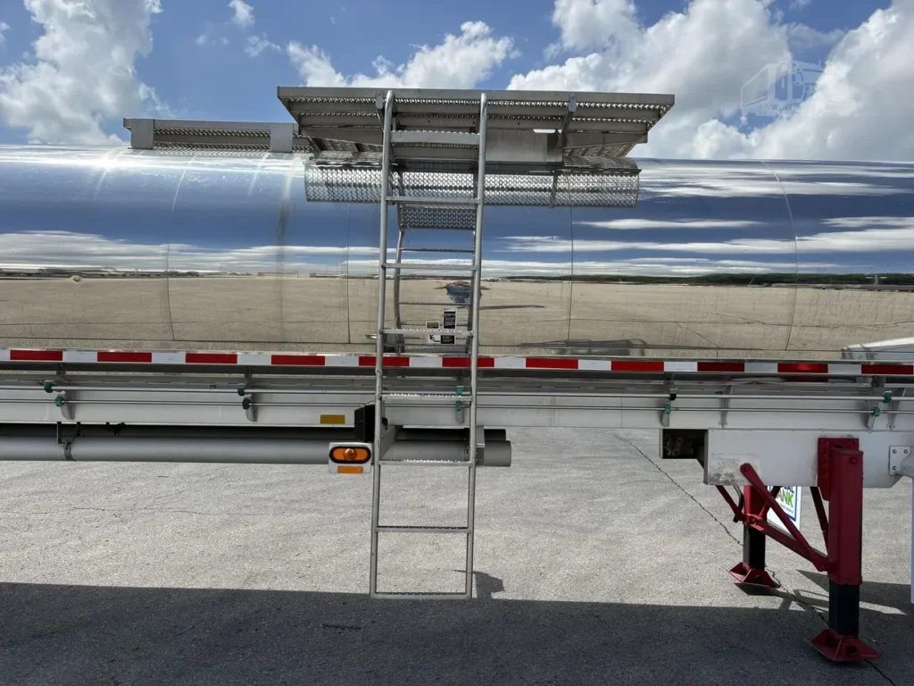 2005 Walker 5200 Gal