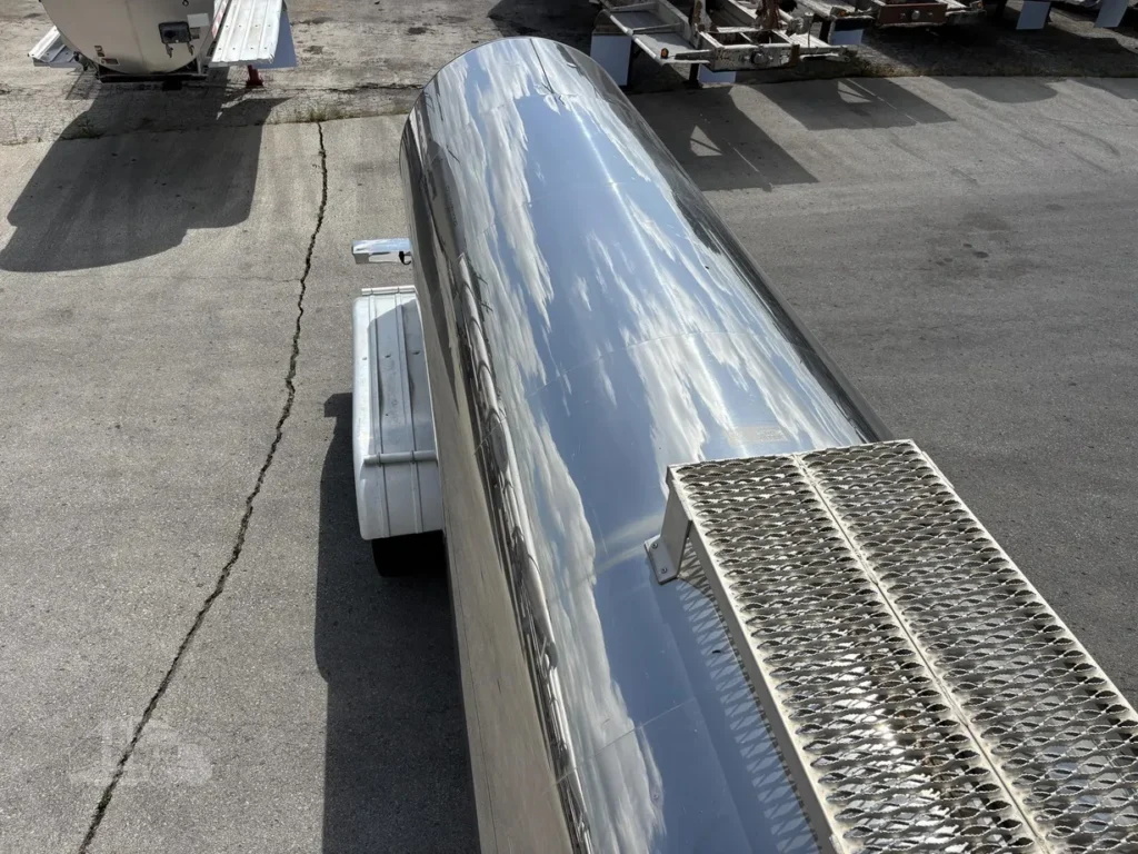 2005 Walker 5200 Gal