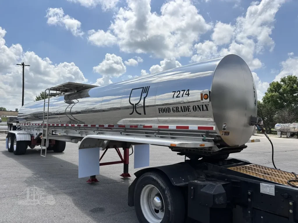 2005 Walker 5200 Gal