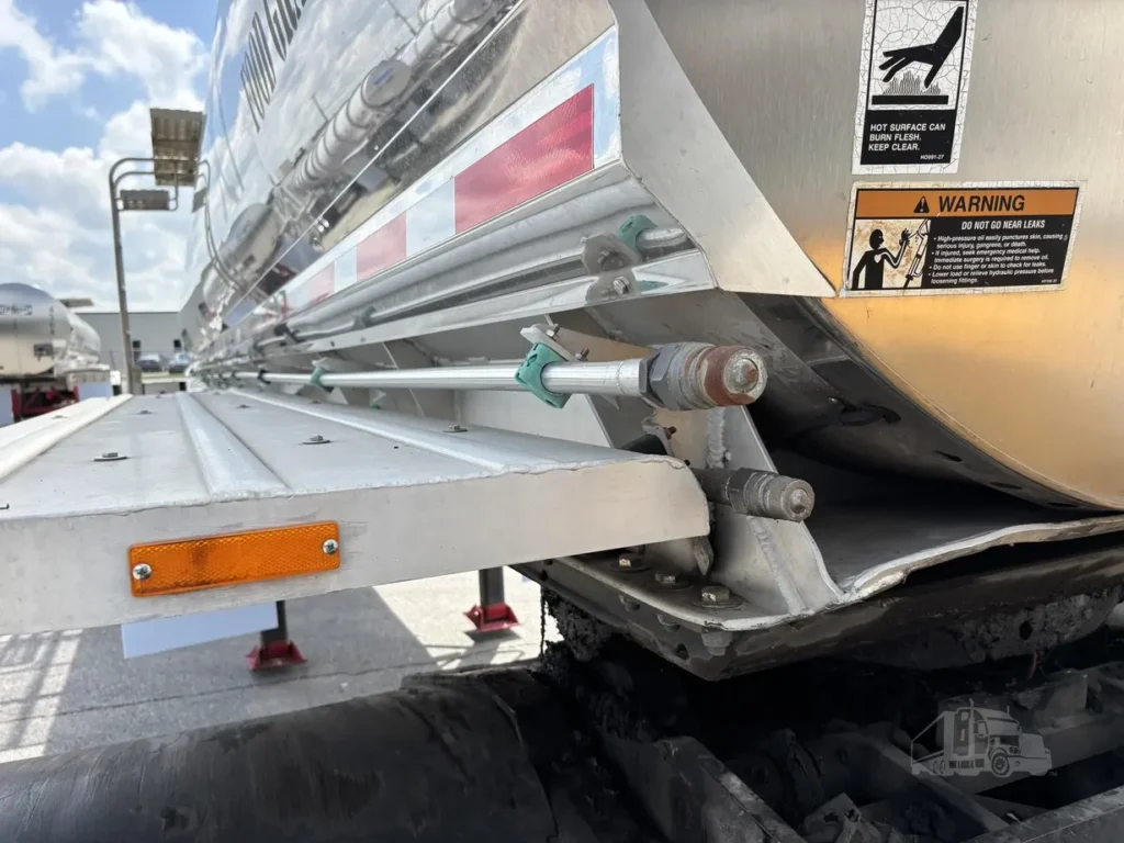 2005 Walker 5200 Gal