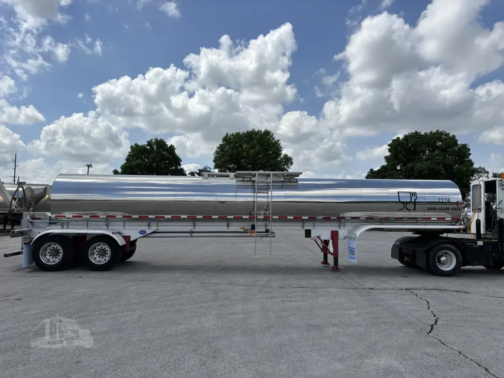 2005 Walker 5200 Gal